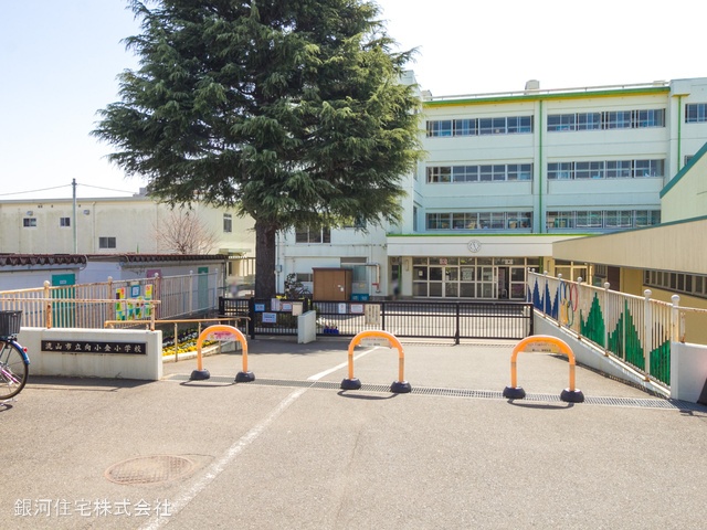 G00371323 千葉県流山市向小金３丁目 新築一戸建て 4699万円 土地面積102.34m² (約30.95坪) 建物面積103.81m² (約31.40坪) 間取り４ＬＤＫ 築年月2025年05月【周辺環境】流山市立向小金小学校