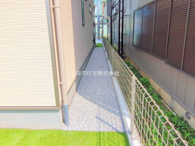 G00371621 埼玉県さいたま市西区大字島根 新築一戸建て 3090万円 土地面積173.18m² (約52.38坪) 建物面積97.29m² (約29.43坪) 間取り４ＬＤＫ 築年月2025年06月(築１年以内)【外観14】