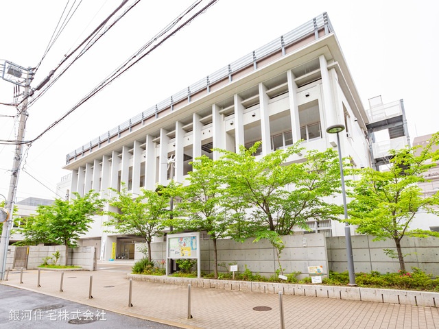 G00371728 東京都北区王子５丁目 新築一戸建て 5980万円 土地面積44.28m² (約13.39坪) 建物面積64.37m² (約19.47坪) 間取り３ＤＫ 築年月2025年04月(築１年以内)【周辺環境】北区立明桜中学校