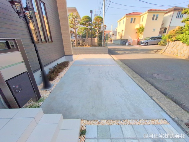 G00371856 神奈川県藤沢市大庭 新築一戸建て 4890万円 土地面積114.80m² (約34.72坪) 建物面積91.71m² (約27.74坪) 間取り３ＬＤＫ 築年月2025年03月(築１年以内)【外観12】