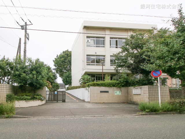 G00371856 神奈川県藤沢市大庭 新築一戸建て 4890万円 土地面積114.80m² (約34.72坪) 建物面積91.71m² (約27.74坪) 間取り３ＬＤＫ 築年月2025年03月(築１年以内)【周辺環境】藤沢市立滝の沢中学校