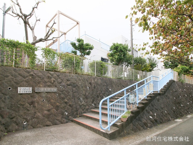 G00371856 神奈川県藤沢市大庭 新築一戸建て 4890万円 土地面積114.80m² (約34.72坪) 建物面積91.71m² (約27.74坪) 間取り３ＬＤＫ 築年月2025年03月(築１年以内)【周辺環境】小糸保育園