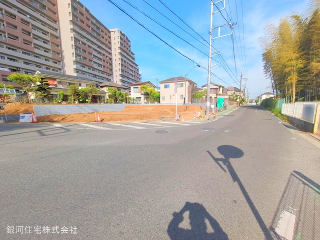 G00372028 千葉県柏市南増尾８丁目 新築一戸建て 3590万円 土地面積131.84m² (約39.88坪) 建物面積104.33m² (約31.55坪) 間取り４ＬＤＫ 築年月2025年07月【外観3】
