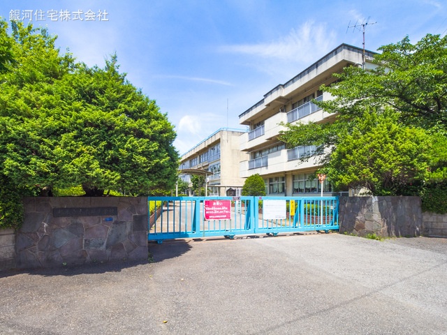 G00372028 千葉県柏市南増尾８丁目 新築一戸建て 3590万円 土地面積131.84m² (約39.88坪) 建物面積104.33m² (約31.55坪) 間取り４ＬＤＫ 築年月2025年07月【周辺環境】柏市立土南部小学校