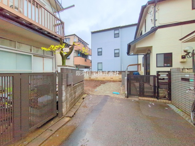 G00372132 埼玉県新座市栄５丁目 新築一戸建て 3780万円 土地面積83.39m² (約25.22坪) 建物面積95.77m² (約28.97坪) 間取り３ＳＬＤＫ 築年月2025年11月【外観12】