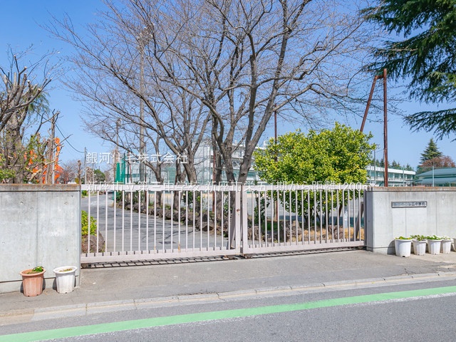G00372132 埼玉県新座市栄５丁目 新築一戸建て 3780万円 土地面積83.39m² (約25.22坪) 建物面積95.77m² (約28.97坪) 間取り３ＳＬＤＫ 築年月2025年11月【周辺環境】新座市立第三中学校