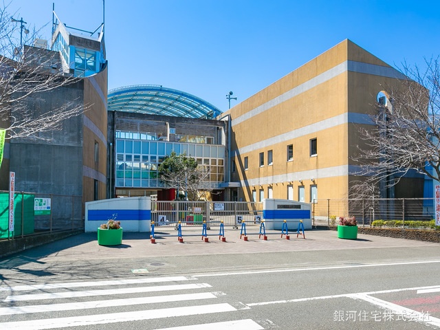 G00372764 神奈川県茅ヶ崎市円蔵 新築一戸建て 4580万円 土地面積163.30m² (約49.39坪) 建物面積99.08m² (約29.97坪) 間取り３ＬＤＫ 築年月2025年04月(築１年以内)【周辺環境】茅ヶ崎市立浜之郷小学校