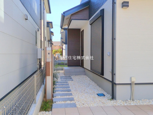 G00372850 埼玉県さいたま市南区大字広ヶ谷戸 中古一戸建て 4990万円 土地面積109.85m² (約33.22坪) 建物面積94.39m² (約28.55坪) 間取り３ＬＤＫ 築年月2024年11月(築1年)【外観5】