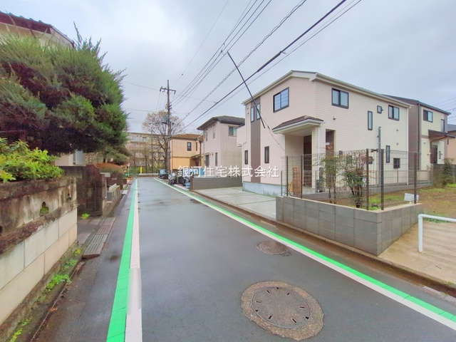 G00372923 東京都東村山市青葉町１丁目 新築一戸建て 3990万円 土地面積116.13m² (約35.12坪) 建物面積92.32m² (約27.92坪) 間取り４ＬＤＫ 築年月2025年03月(築１年以内)【外観3】