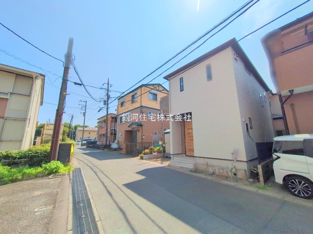 G00372996 神奈川県綾瀬市大上３丁目 新築一戸建て 3580万円 土地面積76.84m² (約23.24坪) 建物面積86.35m² (約26.12坪) 間取り２ＳＬＤＫ 築年月2025年12月【外観6】