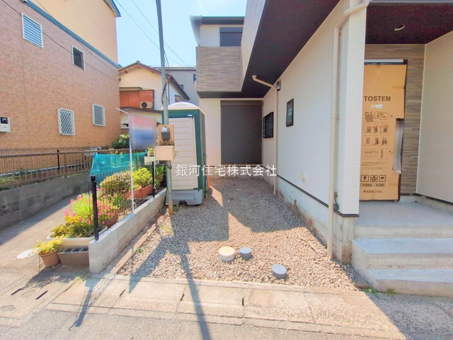 G00372996 神奈川県綾瀬市大上３丁目 新築一戸建て 3580万円 土地面積76.84m² (約23.24坪) 建物面積86.35m² (約26.12坪) 間取り２ＳＬＤＫ 築年月2025年12月【外観8】