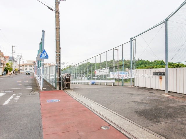 G00372996 神奈川県綾瀬市大上３丁目 新築一戸建て 3580万円 土地面積76.84m² (約23.24坪) 建物面積86.35m² (約26.12坪) 間取り２ＳＬＤＫ 築年月2025年12月【周辺環境】綾瀬市立北の台中学校