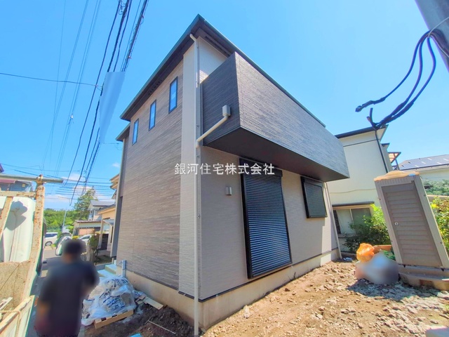 G00372997 神奈川県綾瀬市大上７丁目 新築一戸建て 3980万円 土地面積102.82m² (約31.10坪) 建物面積98.11m² (約29.67坪) 間取り４ＬＤＫ 築年月2025年11月【外観2】