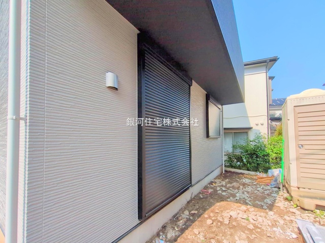 G00372997 神奈川県綾瀬市大上７丁目 新築一戸建て 3980万円 土地面積102.82m² (約31.10坪) 建物面積98.11m² (約29.67坪) 間取り４ＬＤＫ 築年月2025年11月【外観8】