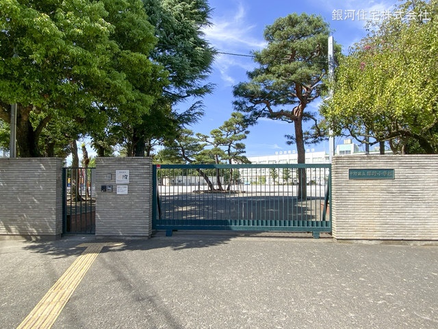 G00373288 東京都中野区江古田４丁目 新築一戸建て 7980万円 土地面積77.80m² (約23.53坪) 建物面積96.18m² (約29.09坪) 間取り４ＬＤＫ 築年月2025年08月【周辺環境】中野区立緑野小学校