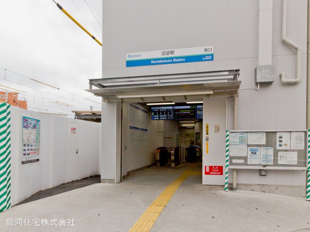 G00373288 東京都中野区江古田４丁目 新築一戸建て 7980万円 土地面積77.80m² (約23.53坪) 建物面積96.18m² (約29.09坪) 間取り４ＬＤＫ 築年月2025年08月【周辺環境】西武鉄道新宿線「沼袋」駅