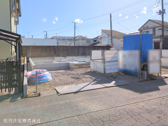G00373290 東京都東久留米市前沢4丁目 新築一戸建て 4380万円 土地面積100.52m² (約30.40坪) 建物面積95.37m² (約28.84坪) 間取り2SLDK 築年月2025年07月