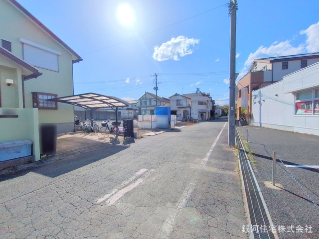 G00373290 東京都東久留米市前沢４丁目 新築一戸建て 4380万円 土地面積100.52m² (約30.40坪) 建物面積95.37m² (約28.84坪) 間取り２ＳＬＤＫ 築年月2025年07月【外観3】