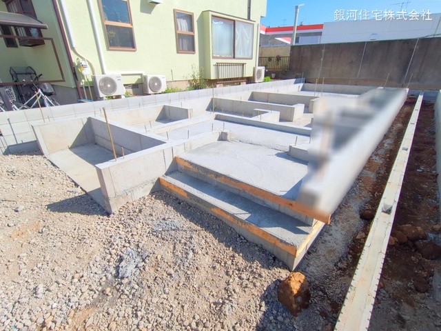 G00373290 東京都東久留米市前沢４丁目 新築一戸建て 4380万円 土地面積100.52m² (約30.40坪) 建物面積95.37m² (約28.84坪) 間取り２ＳＬＤＫ 築年月2025年07月【外観9】