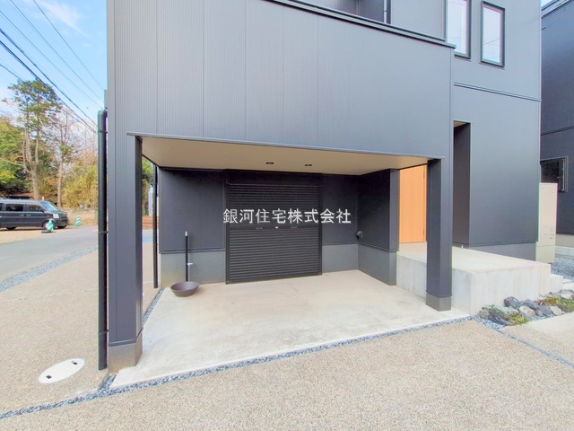 G00373353 埼玉県入間市大字上藤沢 中古一戸建て 4780万円 土地面積136.14m² (約41.18坪) 建物面積97.70m² (約29.55坪) 間取り２ＳＬＤＫ 築年月2024年07月(築1年)【外観6】