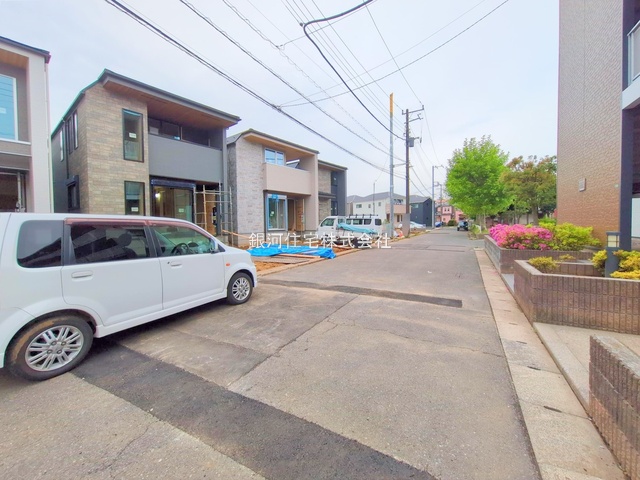 G00373475 千葉県船橋市薬円台３丁目 新築一戸建て 4390万円 土地面積110.00m² (約33.27坪) 建物面積101.02m² (約30.55坪) 間取り３ＳＬＤＫ 築年月2025年06月【外観3】