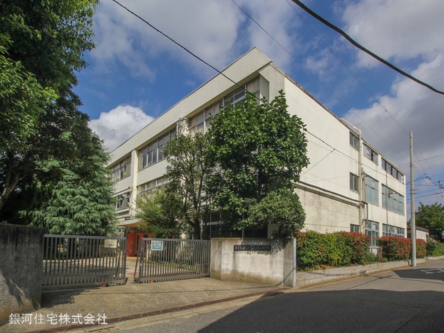 G00373529 東京都国立市青柳１丁目 新築一戸建て 6499万円 土地面積131.64m² (約39.82坪) 建物面積100.38m² (約30.36坪) 間取り４ＬＤＫ 築年月2025年07月【周辺環境】国立市立第二中学校