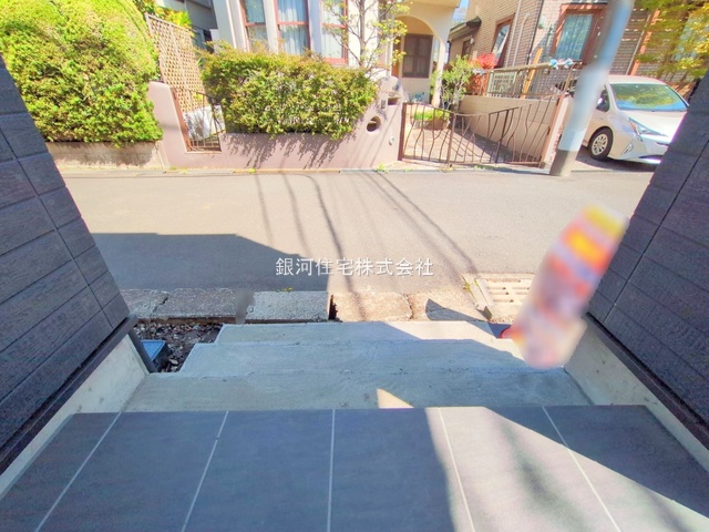 G00373548 神奈川県横浜市港北区新吉田東５丁目 新築一戸建て 5580万円 土地面積70.39m² (約21.29坪) 建物面積70.38m² (約21.28坪) 間取り２ＳＬＤＫ 築年月2025年05月(築１年以内)【外観9】