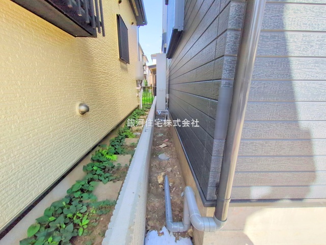 G00373548 神奈川県横浜市港北区新吉田東５丁目 新築一戸建て 5580万円 土地面積70.39m² (約21.29坪) 建物面積70.38m² (約21.28坪) 間取り２ＳＬＤＫ 築年月2025年05月(築１年以内)【外観11】