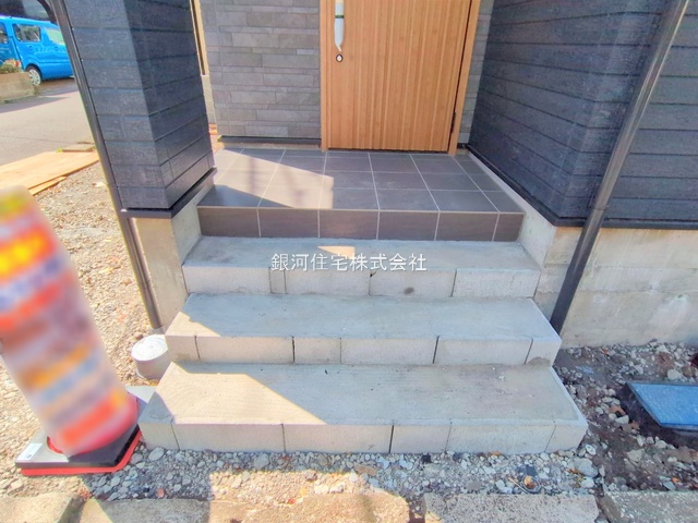 G00373548 神奈川県横浜市港北区新吉田東５丁目 新築一戸建て 5580万円 土地面積70.39m² (約21.29坪) 建物面積70.38m² (約21.28坪) 間取り２ＳＬＤＫ 築年月2025年05月(築１年以内)【外観15】