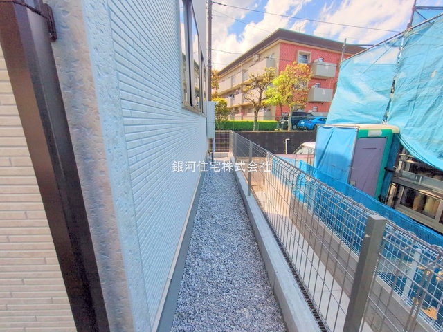 G00373567 神奈川県川崎市多摩区菅仙谷２丁目 新築一戸建て 5480万円 土地面積102.47m² (約30.99坪) 建物面積99.63m² (約30.13坪) 間取り４ＬＤＫ 築年月2025年04月(築１年以内)【外観7】