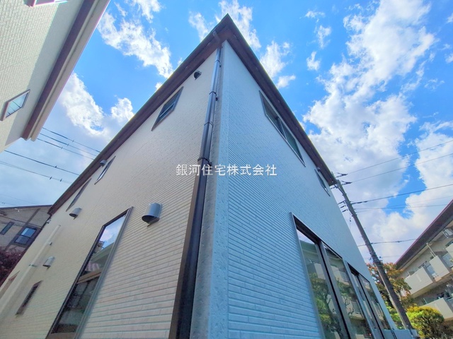G00373567 神奈川県川崎市多摩区菅仙谷２丁目 新築一戸建て 5480万円 土地面積102.47m² (約30.99坪) 建物面積99.63m² (約30.13坪) 間取り４ＬＤＫ 築年月2025年04月(築１年以内)【外観8】