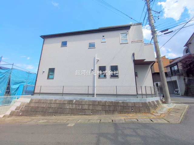 G00373567 神奈川県川崎市多摩区菅仙谷２丁目 新築一戸建て 5480万円 土地面積102.47m² (約30.99坪) 建物面積99.63m² (約30.13坪) 間取り４ＬＤＫ 築年月2025年04月(築１年以内)【外観12】