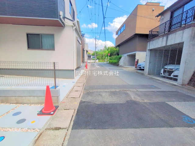 G00373567 神奈川県川崎市多摩区菅仙谷２丁目 新築一戸建て 5480万円 土地面積102.47m² (約30.99坪) 建物面積99.63m² (約30.13坪) 間取り４ＬＤＫ 築年月2025年04月(築１年以内)【外観14】