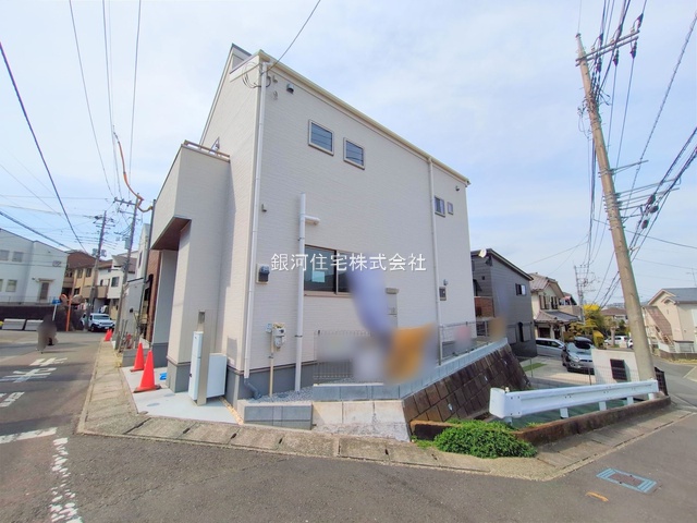 G00373568 神奈川県川崎市多摩区菅仙谷２丁目 新築一戸建て 5180万円 土地面積102.76m² (約31.08坪) 建物面積83.83m² (約25.35坪) 間取り３ＬＤＫ 築年月2025年03月(築１年以内)【外観2】