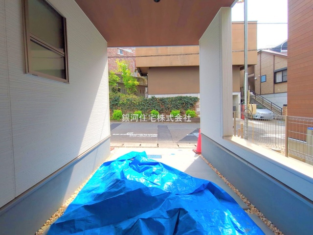 G00373568 神奈川県川崎市多摩区菅仙谷２丁目 新築一戸建て 5180万円 土地面積102.76m² (約31.08坪) 建物面積83.83m² (約25.35坪) 間取り３ＬＤＫ 築年月2025年03月(築１年以内)【外観8】