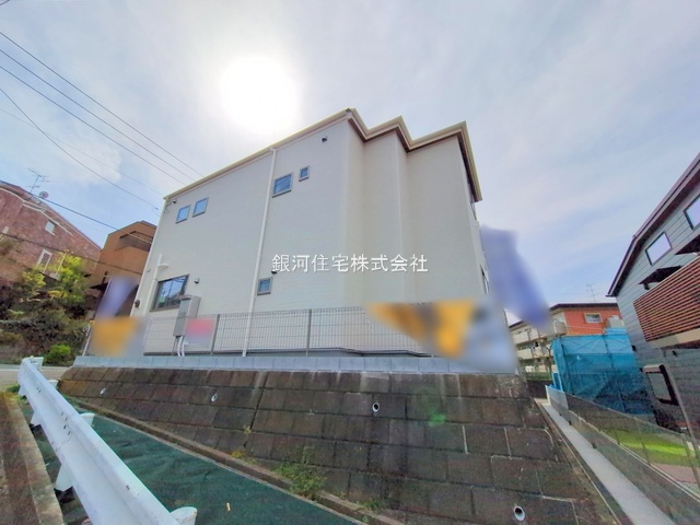 G00373568 神奈川県川崎市多摩区菅仙谷２丁目 新築一戸建て 5180万円 土地面積102.76m² (約31.08坪) 建物面積83.83m² (約25.35坪) 間取り３ＬＤＫ 築年月2025年03月(築１年以内)【外観12】