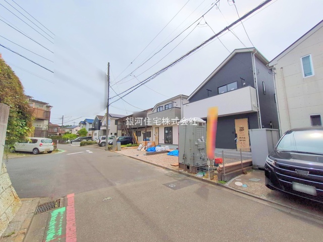 G00373588 神奈川県綾瀬市綾西２丁目 新築一戸建て 3980万円 土地面積107.28m² (約32.45坪) 建物面積84.24m² (約25.48坪) 間取り３ＬＤＫ 築年月2025年06月【外観3】
