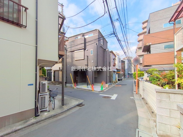 G00373612 東京都墨田区八広５丁目 新築一戸建て 4580万円 土地面積45.82m² (約13.86坪) 建物面積88.36m² (約26.72坪) 間取り３ＬＤＫ 築年月2025年05月(築１年以内)【外観9】