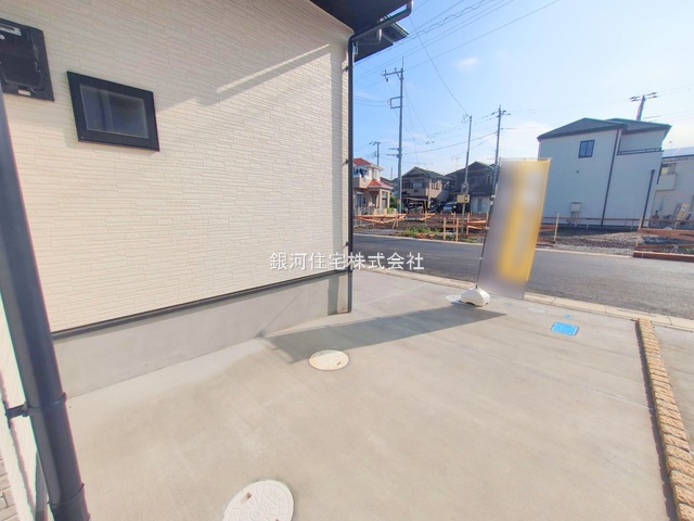G00373633 埼玉県川口市大字安行小山 新築一戸建て 3790万円 土地面積100.09m² (約30.27坪) 建物面積94.18m² (約28.48坪) 間取り４ＬＤＫ 築年月2025年05月(築１年以内)【外観6】