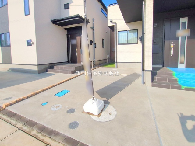 G00373633 埼玉県川口市大字安行小山 新築一戸建て 3790万円 土地面積100.09m² (約30.27坪) 建物面積94.18m² (約28.48坪) 間取り４ＬＤＫ 築年月2025年05月(築１年以内)【外観7】