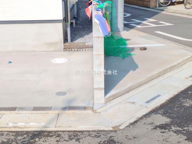 G00373633 埼玉県川口市大字安行小山 新築一戸建て 3790万円 土地面積100.09m² (約30.27坪) 建物面積94.18m² (約28.48坪) 間取り４ＬＤＫ 築年月2025年05月(築１年以内)【外観11】