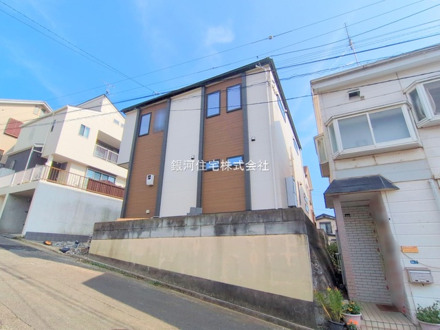 G00373823 神奈川県横浜市港南区下永谷３丁目 新築一戸建て 6990万円 土地面積164.07m² (約49.63坪) 建物面積128.10m² (約38.75坪) 間取り５ＬＤＫ 築年月2025年07月(築１年以内)【外観2】