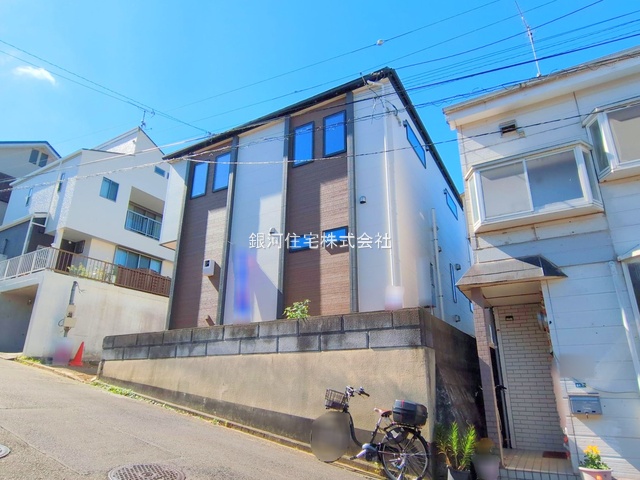 G00373823 神奈川県横浜市港南区下永谷３丁目 新築一戸建て 6990万円 土地面積164.07m² (約49.63坪) 建物面積128.10m² (約38.75坪) 間取り５ＬＤＫ 築年月2025年07月(築１年以内)【外観5】
