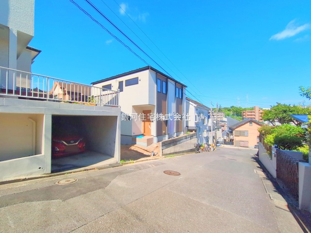 G00373823 神奈川県横浜市港南区下永谷３丁目 新築一戸建て 6990万円 土地面積164.07m² (約49.63坪) 建物面積128.10m² (約38.75坪) 間取り５ＬＤＫ 築年月2025年07月(築１年以内)【外観6】