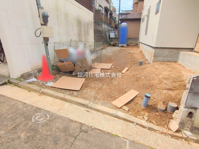 G00373823 神奈川県横浜市港南区下永谷３丁目 新築一戸建て 6990万円 土地面積164.07m² (約49.63坪) 建物面積128.10m² (約38.75坪) 間取り５ＬＤＫ 築年月2025年07月(築１年以内)【外観10】