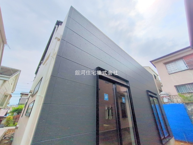 G00373823 神奈川県横浜市港南区下永谷３丁目 新築一戸建て 6990万円 土地面積164.07m² (約49.63坪) 建物面積128.10m² (約38.75坪) 間取り５ＬＤＫ 築年月2025年07月(築１年以内)【外観18】