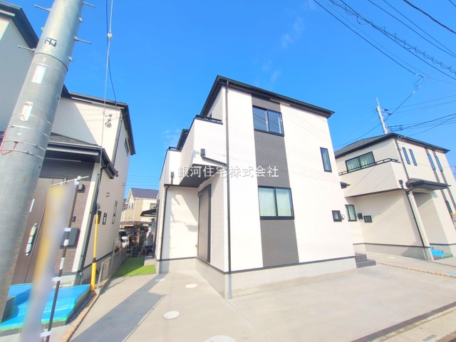 G00374035 埼玉県川口市大字安行小山 新築一戸建て 3690万円 土地面積100.09m² (約30.27坪) 建物面積92.84m² (約28.08坪) 間取り３ＳＬＤＫ 築年月2025年05月(築１年以内)【外観2】