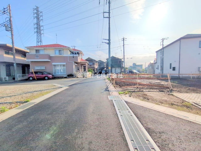 G00374035 埼玉県川口市大字安行小山 新築一戸建て 3690万円 土地面積100.09m² (約30.27坪) 建物面積92.84m² (約28.08坪) 間取り３ＳＬＤＫ 築年月2025年05月(築１年以内)【外観3】
