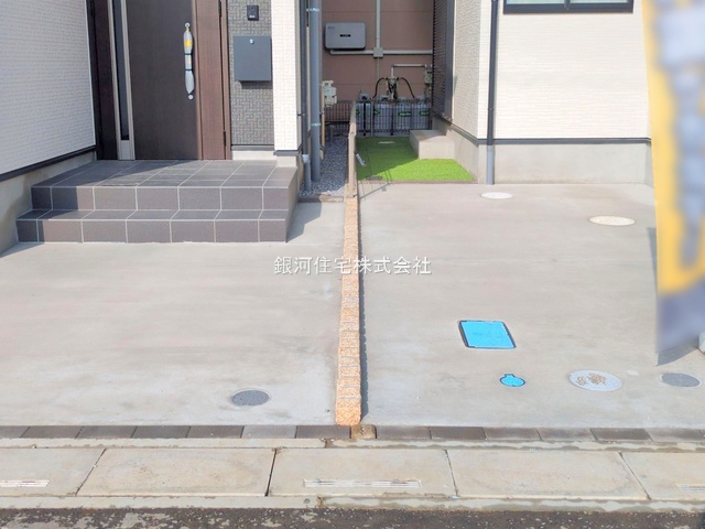 G00374035 埼玉県川口市大字安行小山 新築一戸建て 3690万円 土地面積100.09m² (約30.27坪) 建物面積92.84m² (約28.08坪) 間取り３ＳＬＤＫ 築年月2025年05月(築１年以内)【外観10】