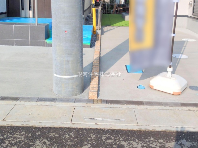 G00374035 埼玉県川口市大字安行小山 新築一戸建て 3690万円 土地面積100.09m² (約30.27坪) 建物面積92.84m² (約28.08坪) 間取り３ＳＬＤＫ 築年月2025年05月(築１年以内)【外観11】